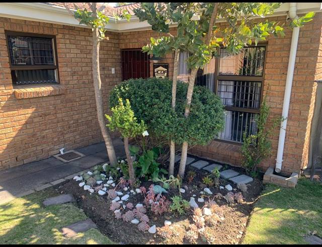2 BEDROOM TOWNHOUSE RENTED IN SONSTRAAL HEIGHTS